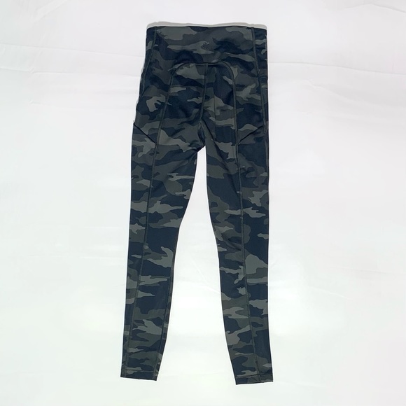 ATHLETA Ultimate Stash Pocket 7/8 Camo Tights XXS - Picture 9 of 16